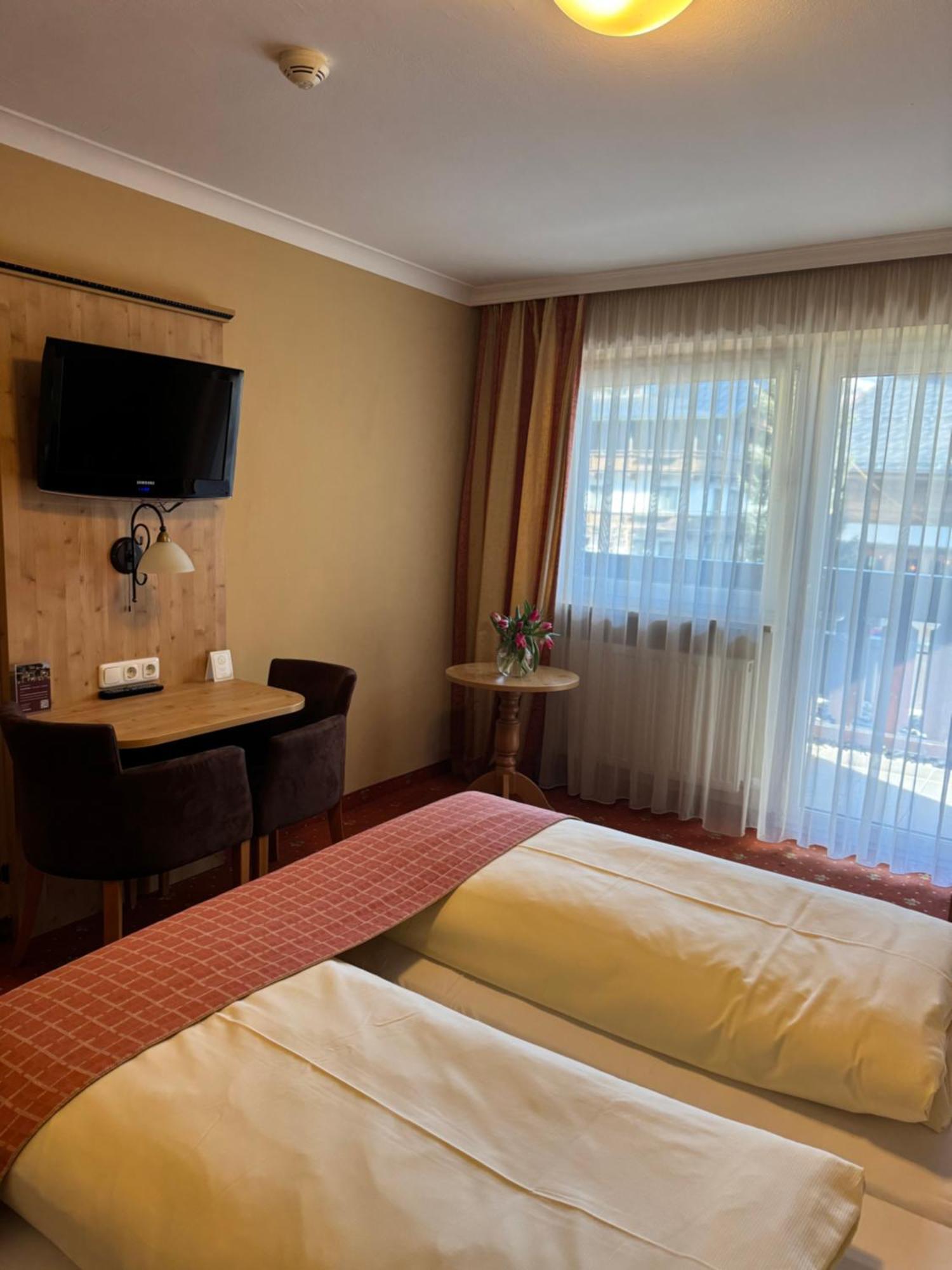 Hotel Mesnerwirt Вестендорф Екстериор снимка