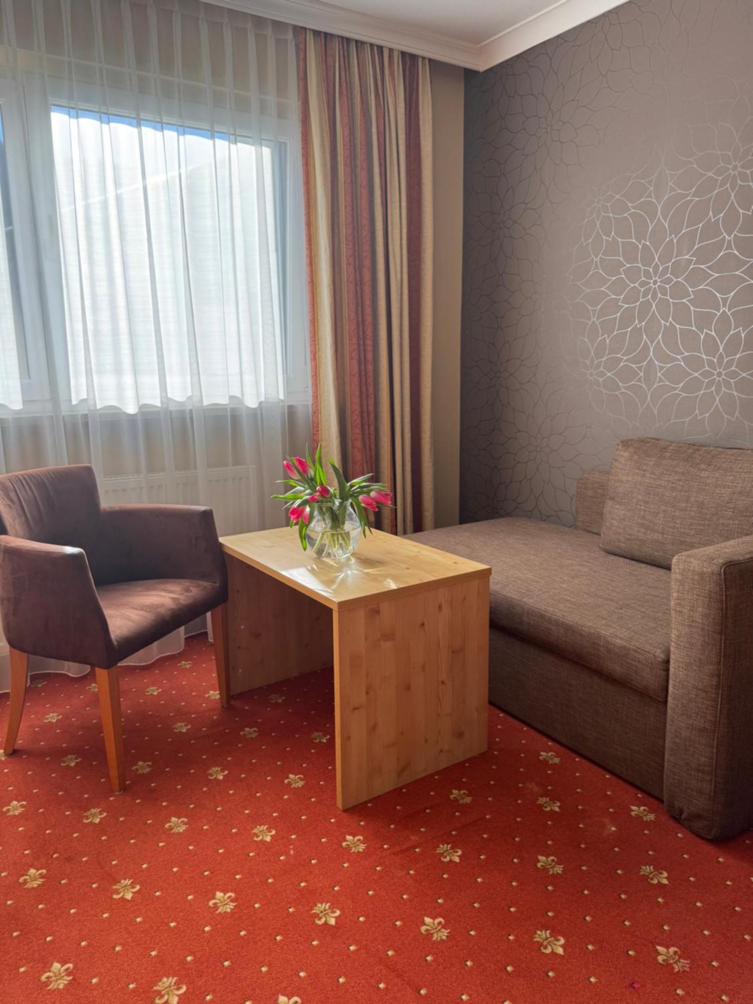 Hotel Mesnerwirt Вестендорф Екстериор снимка