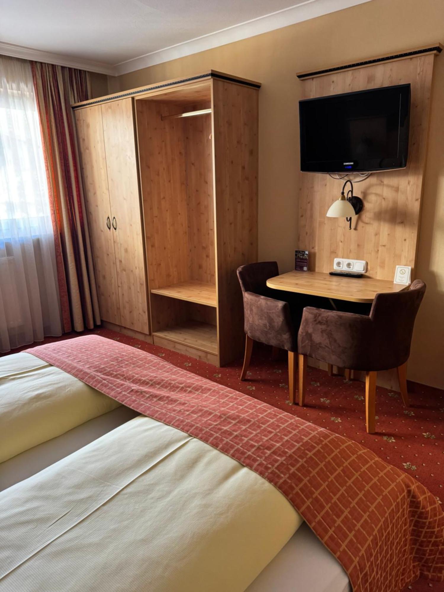 Hotel Mesnerwirt Вестендорф Екстериор снимка